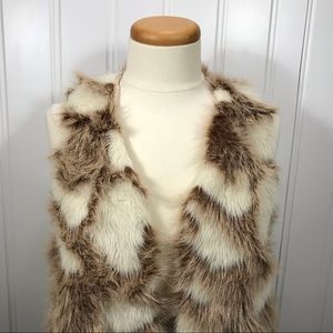Decree faux fur vest size medium